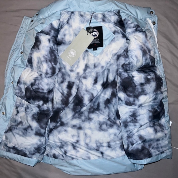 Canada Goose Sleeveless jacket - Picture 3 of 7